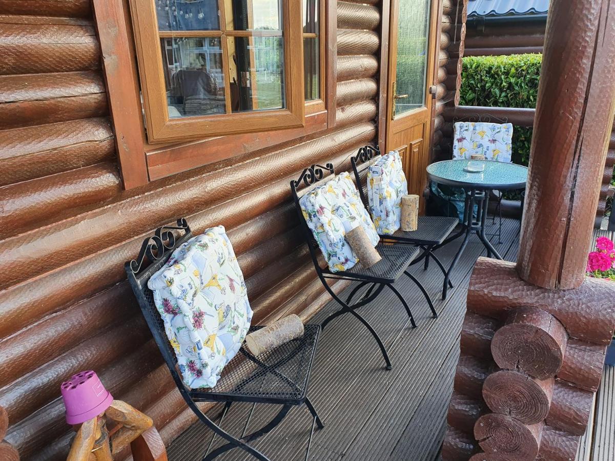 Cosy Countryside Log Cabin Кілкенні Екстер'єр фото