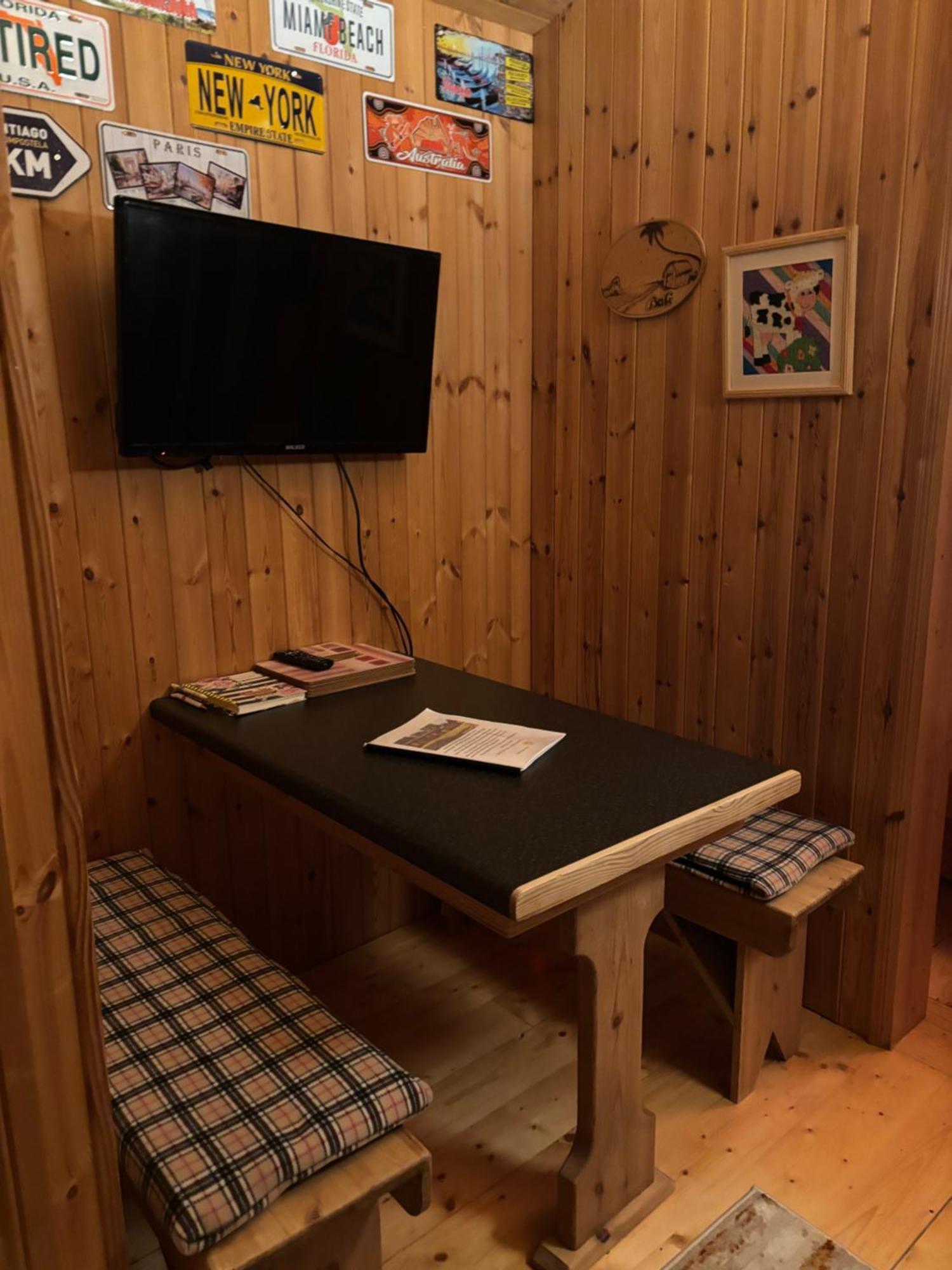 Cosy Countryside Log Cabin Кілкенні Екстер'єр фото