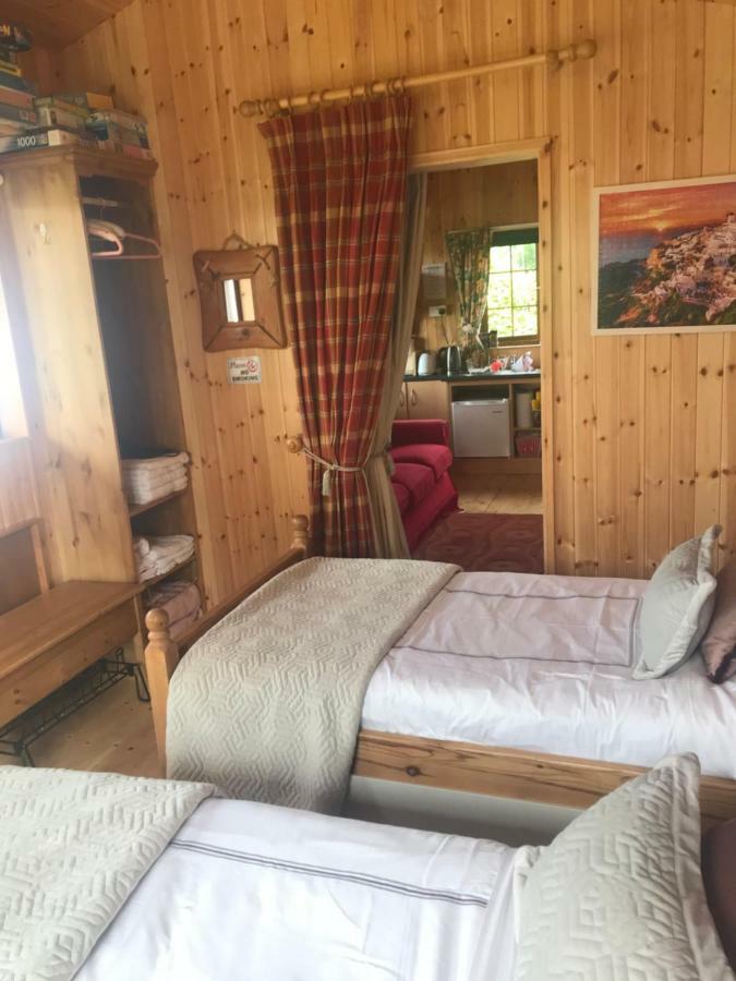 Cosy Countryside Log Cabin Кілкенні Екстер'єр фото